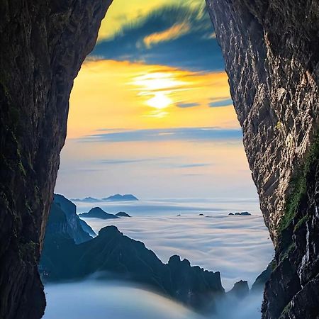 Patio Spring Holiday Inn -- Free Round Trip Pick-Up Service --Panoramic View Of Tianmen Mount Zhangjiajie Eksteriør billede