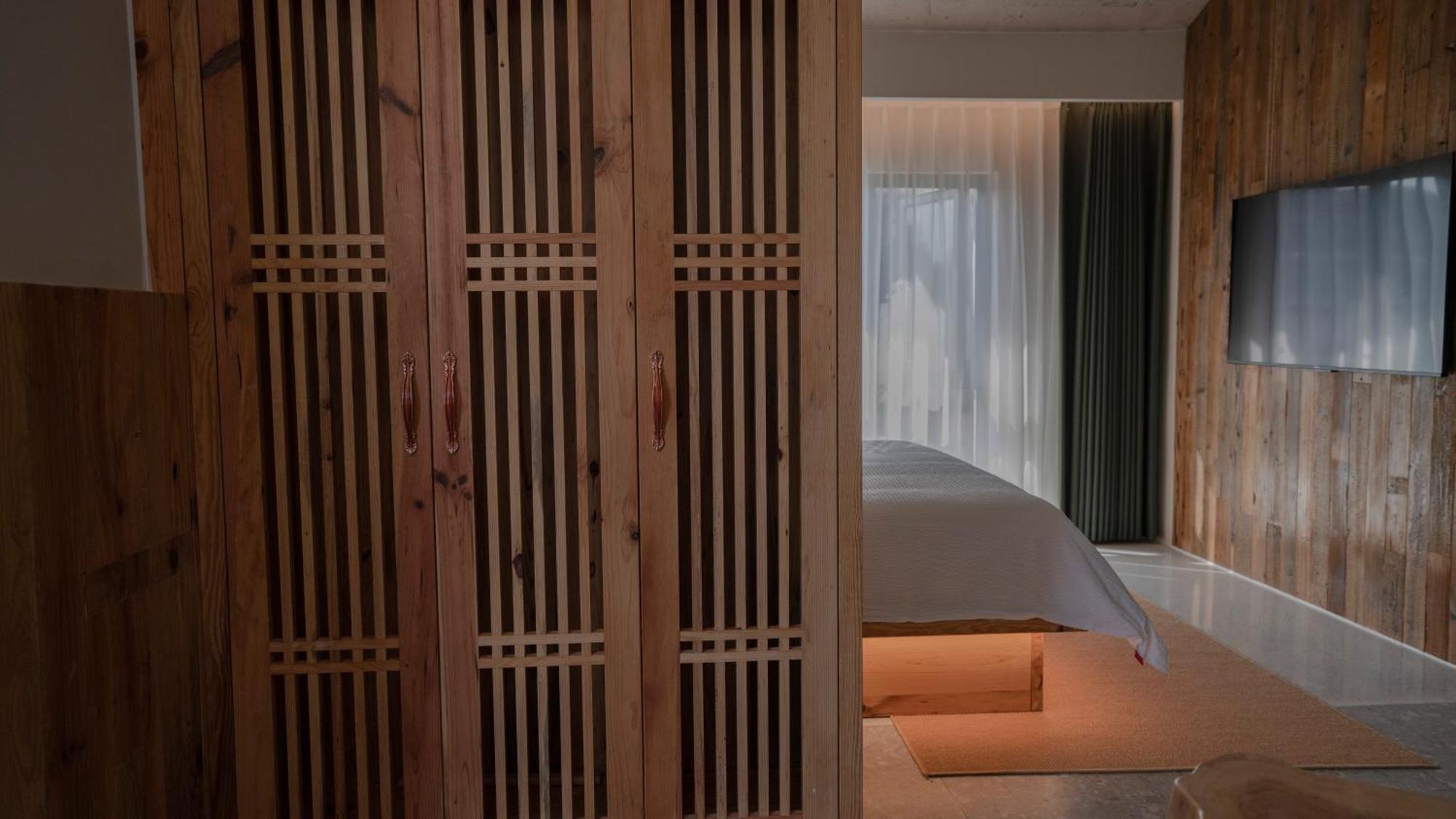Patio Spring Holiday Inn -- Free Round Trip Pick-Up Service --Panoramic View Of Tianmen Mount Zhangjiajie Eksteriør billede